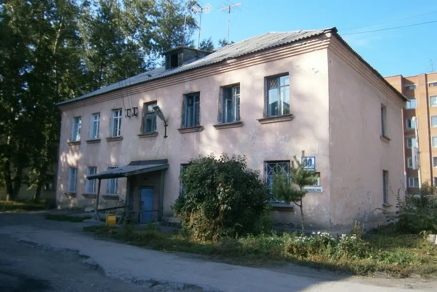 Горящие расселенные дома под снос возмутили мэра Бердска: Шестернин приказал быстро снести 2-этажки
