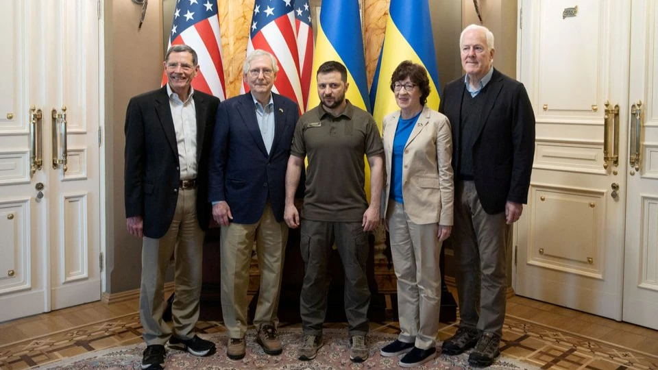 Сенатор США МакКоннелл посетил Киев. И еще настойчивее требует у Рэнда Пола снять вето на военную помощь Украине в 40 миллиардов долларов 