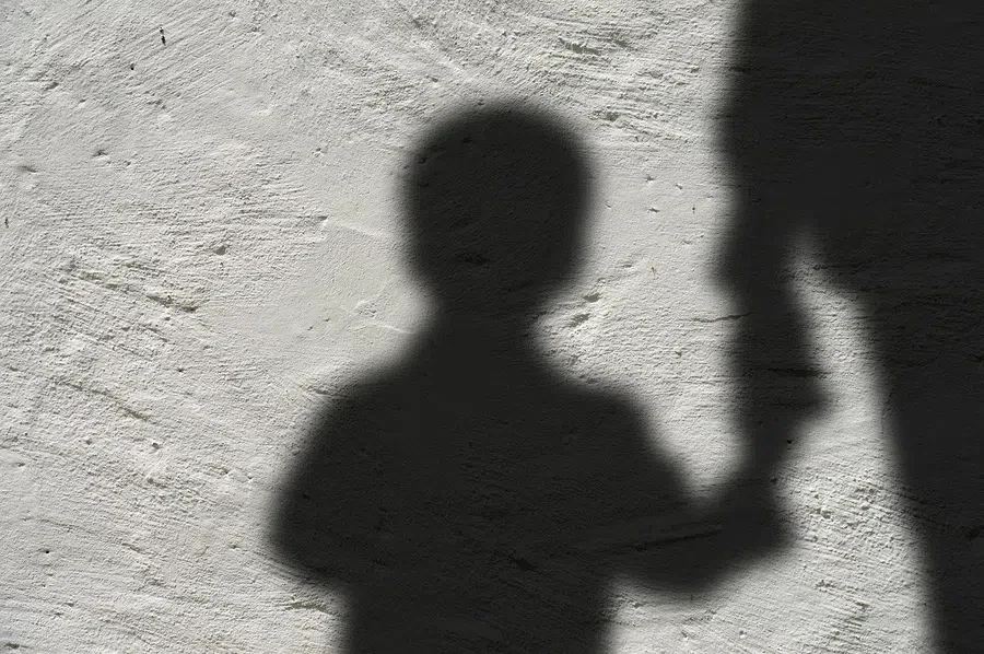 Отчим до смерти избил 10-летнего пасынка в Новосибирске. Изверг нашел мальчика в ванной в состоянии комы