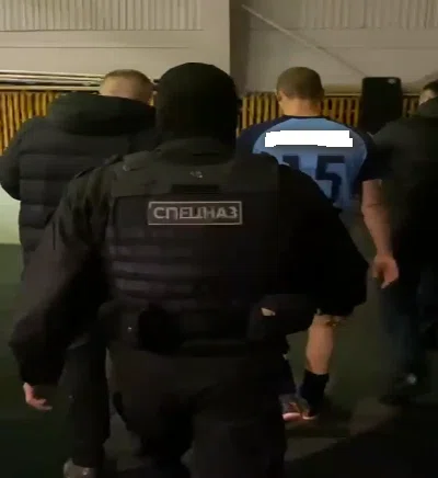 В Екатеринбурге футболиста, приговоренного к 3 годам колонии за разбой, увезли в СИЗО прямо с матча