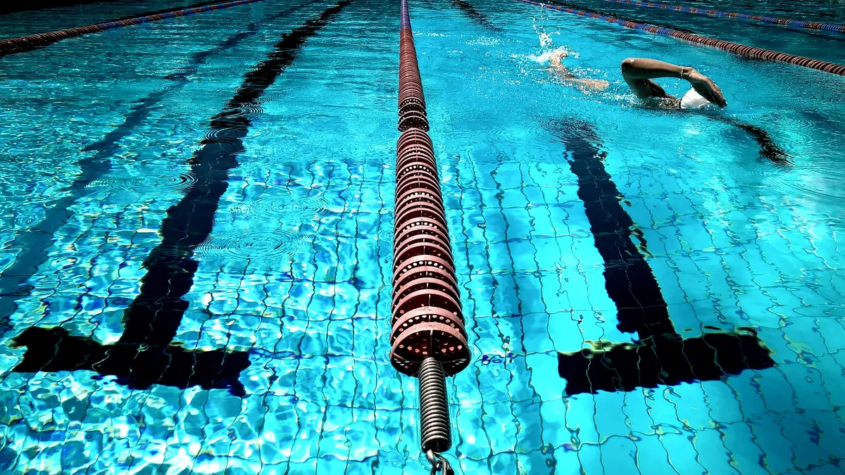 В Москве 12-летняя школьница умерла во время тренировки в бассейне