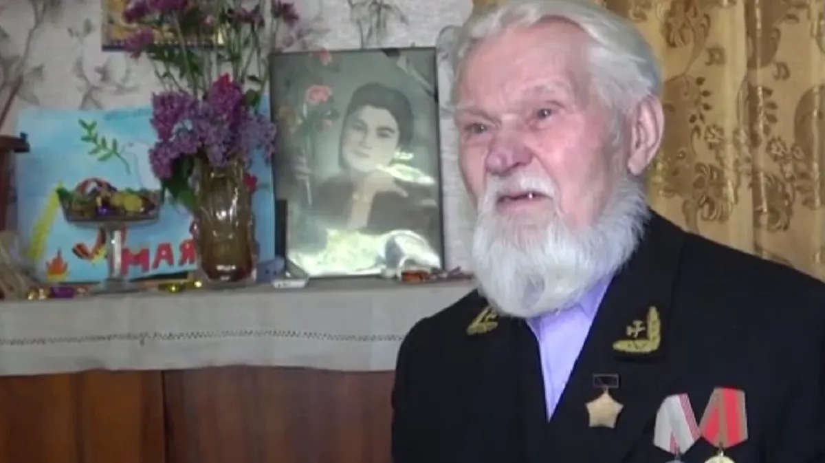 «Пришли ночью, выгребли все. Учителей убили»: украинский ветеран пожалел, что нацистов, которые теперь заправляют на Украине, не добили в годы ВОВ