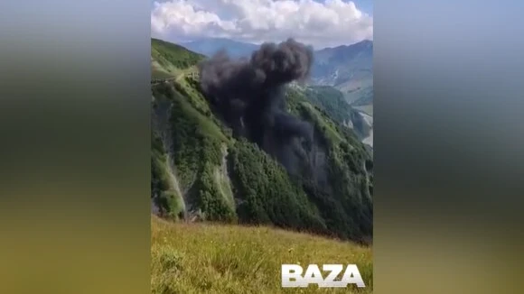 В Грузии вертолет МВД, проводивший спасательную операцию пропавших парапланеристов, разбился о скалы