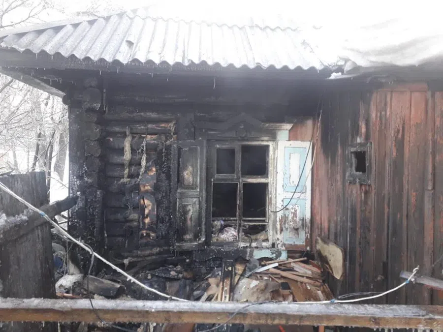 В Бердске после ночного пожара нашли два трупа: Погибли 48-и и 72-летний мужчины в частном доме на ул. Маяковского