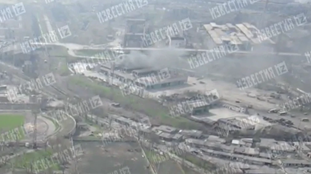 Дымящуюся промзону «Азовсталь» сняли на видео с воздуха