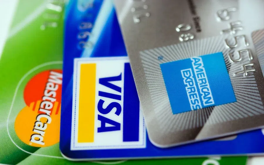 Сбербанк продлит срок действия карт, который истекает после марта 2022 года
