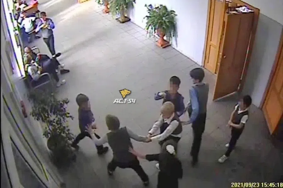 СКР Новосибирска начал проверку после избиения 8-летнего мальчика прямо в школе: У ребенка сломан позвоночник