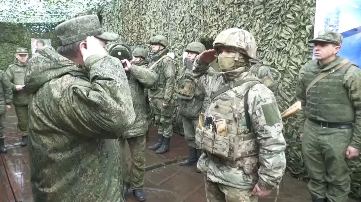 Минобороны РФ награждили российских бойцов. Фото: скриншот с видео