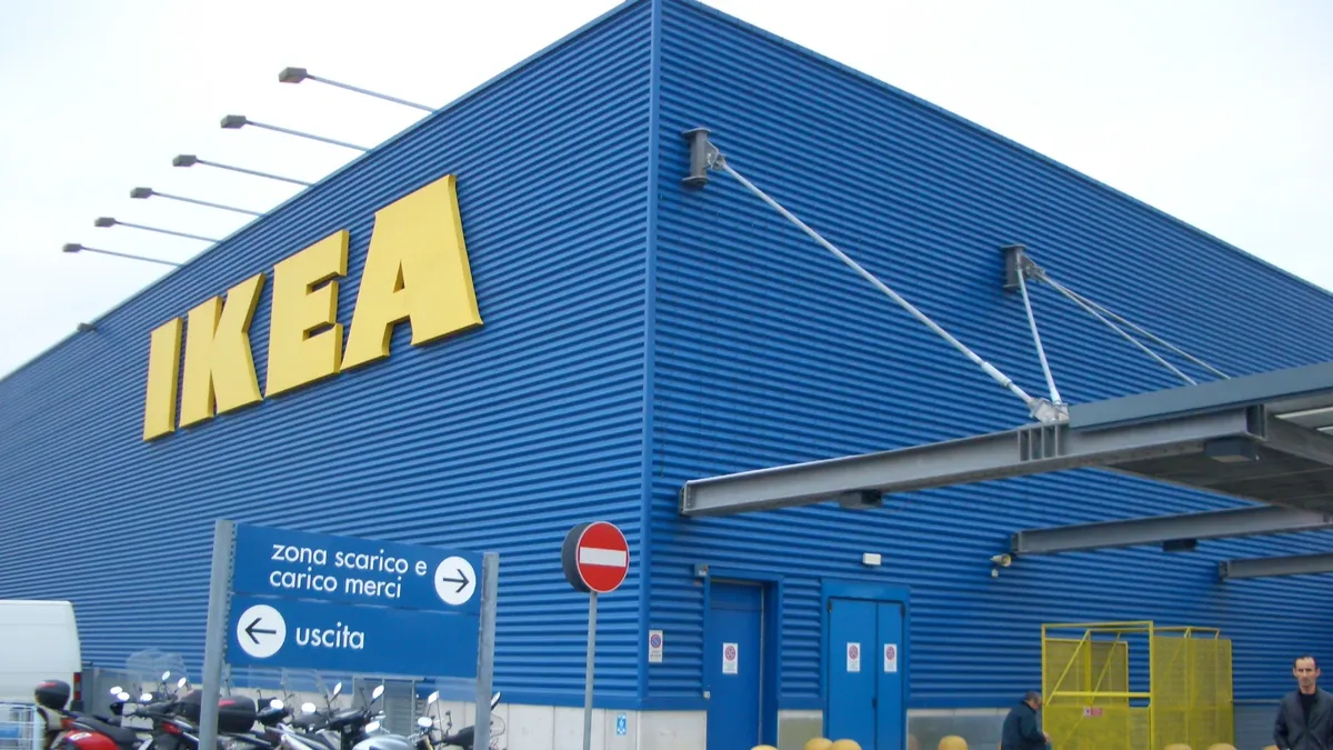 Сайт IKEA резко упал после старта финальной распродажи товаров в России