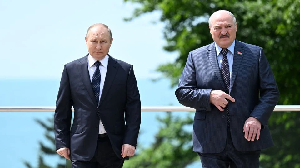 «Открылся новый фронт» Лукашенко назначил новое военное командование на границе с Украиной и стягивает к ней войска к белорусско-украинской границе 
