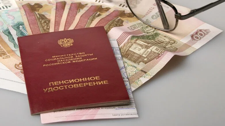 Когда пенсионеры получат 10 000 рублей, ответил Минтруд