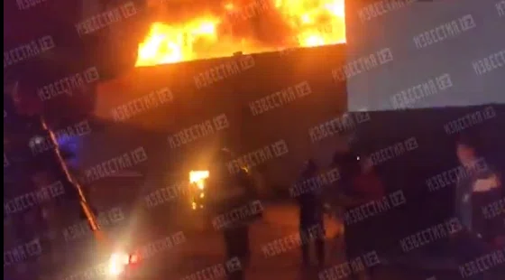 На юго-востоке Москвы страшно горит крупный склад. Смотрите видео