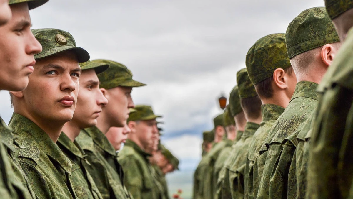 Кто и как может пойти служить в армию по контракту в РФ: Минобороны упрощает требования к прохождению комиссии – вопрос и ответы 