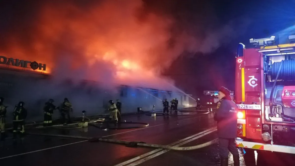 13 человек погибло во время пожара в Костроме. Причина — залп из ракетницы внутри помещения
