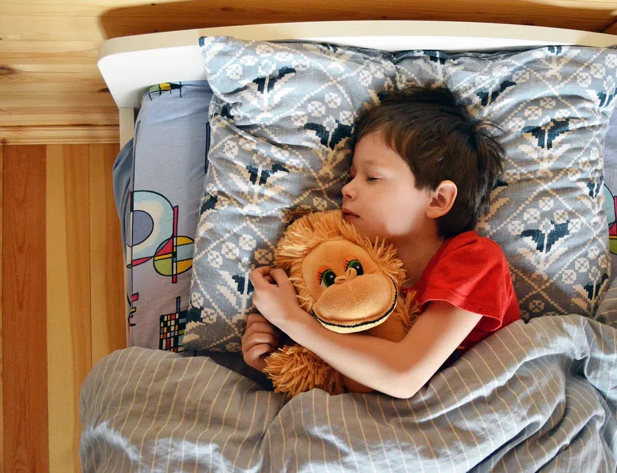 Сколько нужно спать детям в разном возрасте и к чему приводит недосып: данные врачей