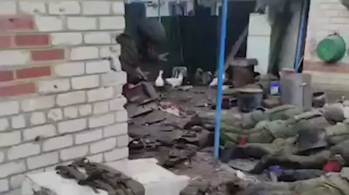 «Это хладнокровное убийство»: В сети опубликовали новое видео с расстрелом российских военных в Макеевке. Военкор Коц заметил, что у пленных не было оружия