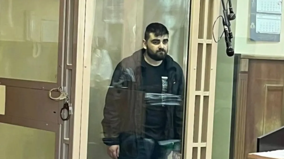 В Петербурге жительницу оштрафовали за недонесение на осужденного Максима Асрияна