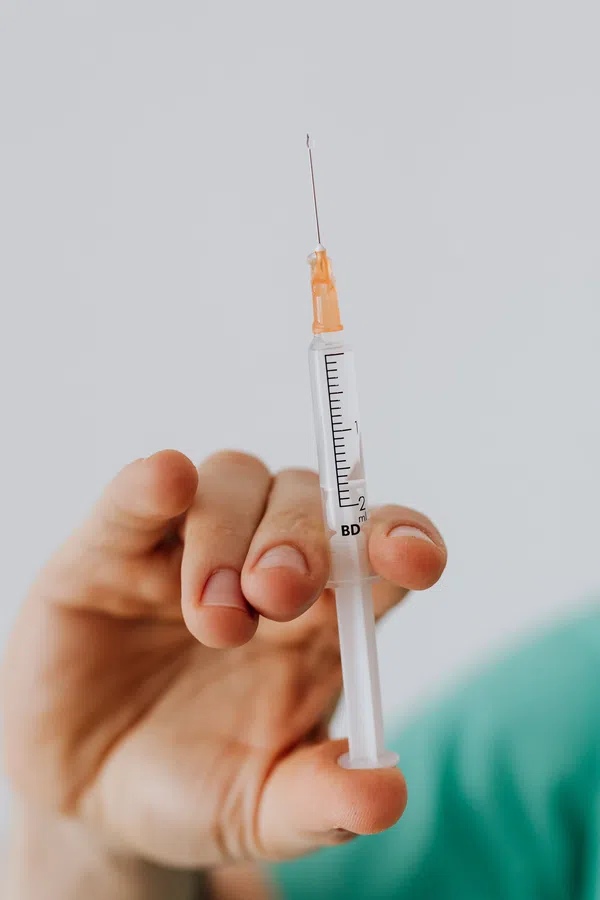 Полный и обновленный список противопоказаний для вакцинации от коронавируса