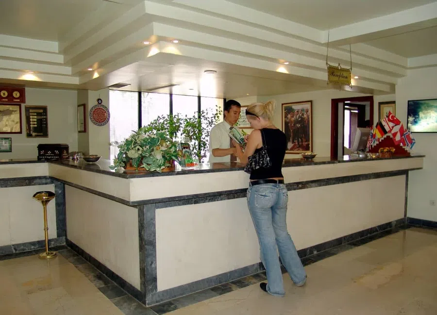 Постоялец отеля угрожал расправой сотруднице в Краснодаре: Дебошир не хотел выселяться