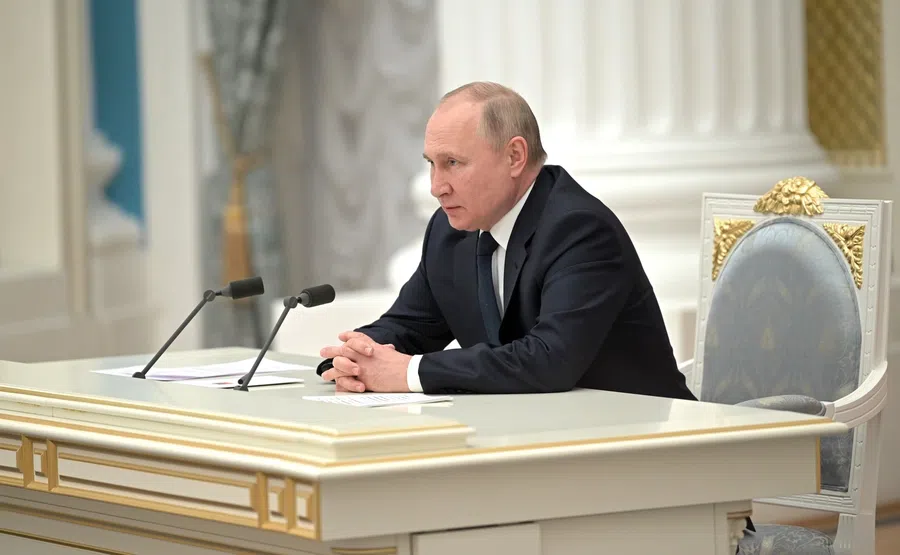 Путин отверг введение военного положения в России: причин для этого нет