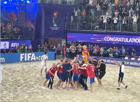 Россия стал трехкратным чемпионом мира по пляжному футболу, обыграв Японию