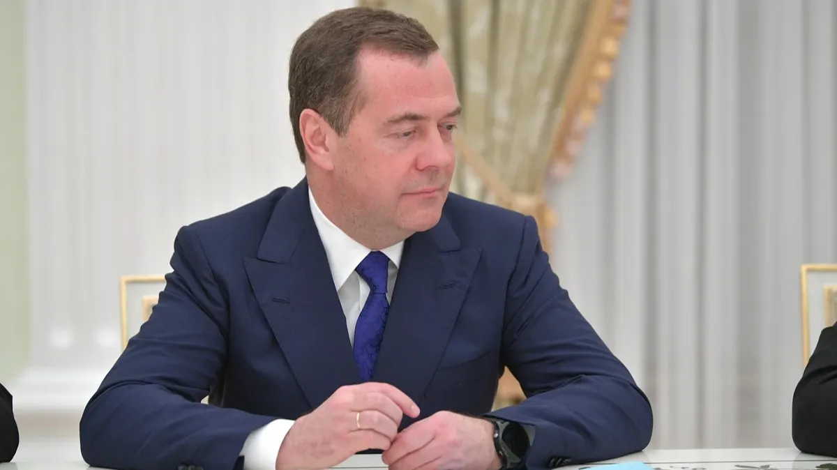 Медведев заявил, что Шольцу не удастся списать свои неудачи на Путина и россиян