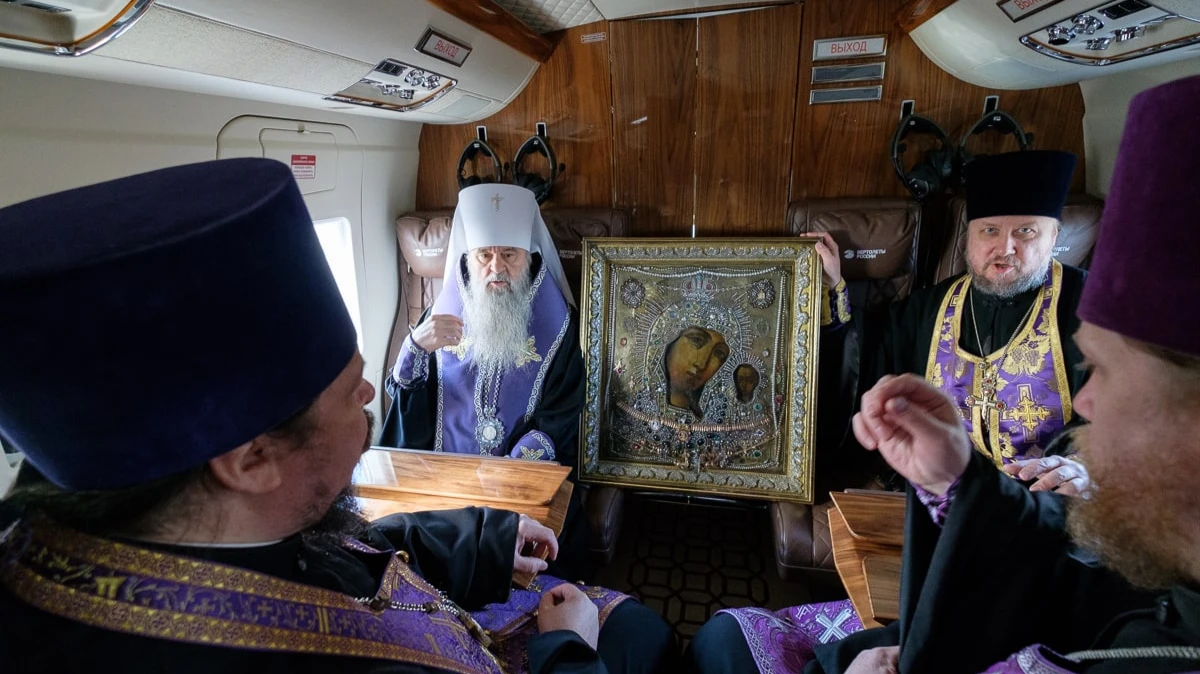 Губернатор Петербурга Александр Беглов поблагодарил священнослужителей за их молитвы