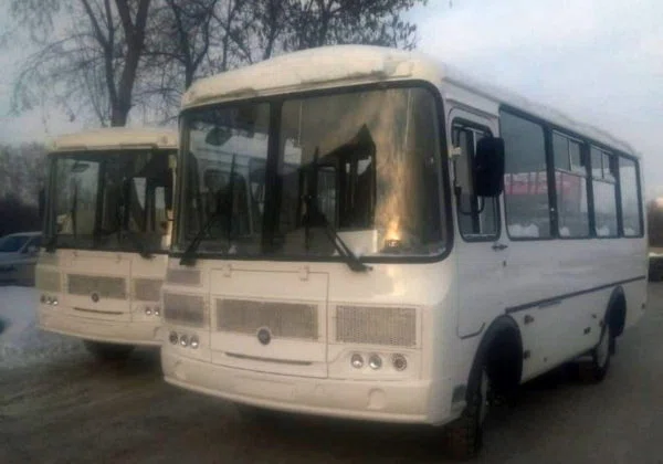 «Равнодушно проехал мимо»: В Бердске в минус 29 водитель автобуса №1 резко захлопнул дверь перед пассажиркой. Девушка опоздала в больницу
