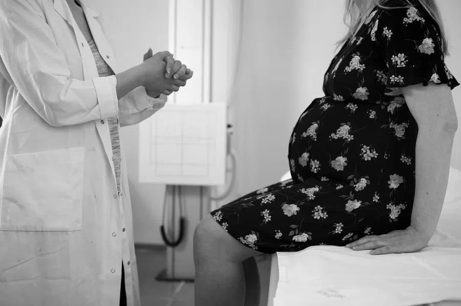 Сильные боли в спине после беременности и родов: как их прекратить?