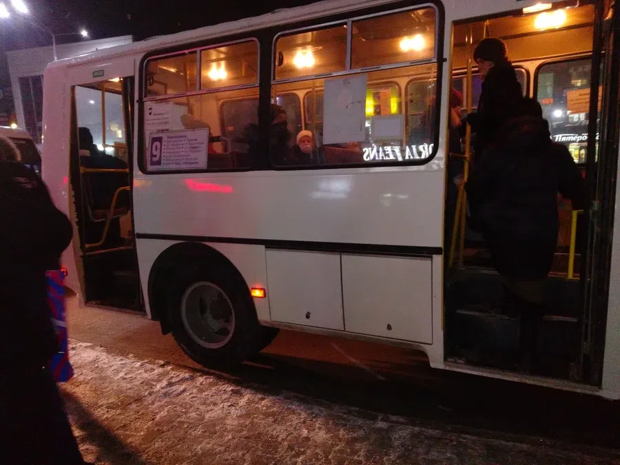 Автобус проехал остановку и высадил на мороз ребенка с ДЦП в Сургуте