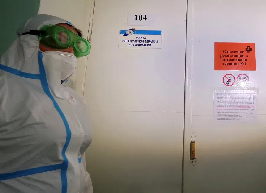 Суточная смертность от коронавируса в России все еще выше 1000 человек. Новых зараженных 27 434 за сутки на 18 декабря