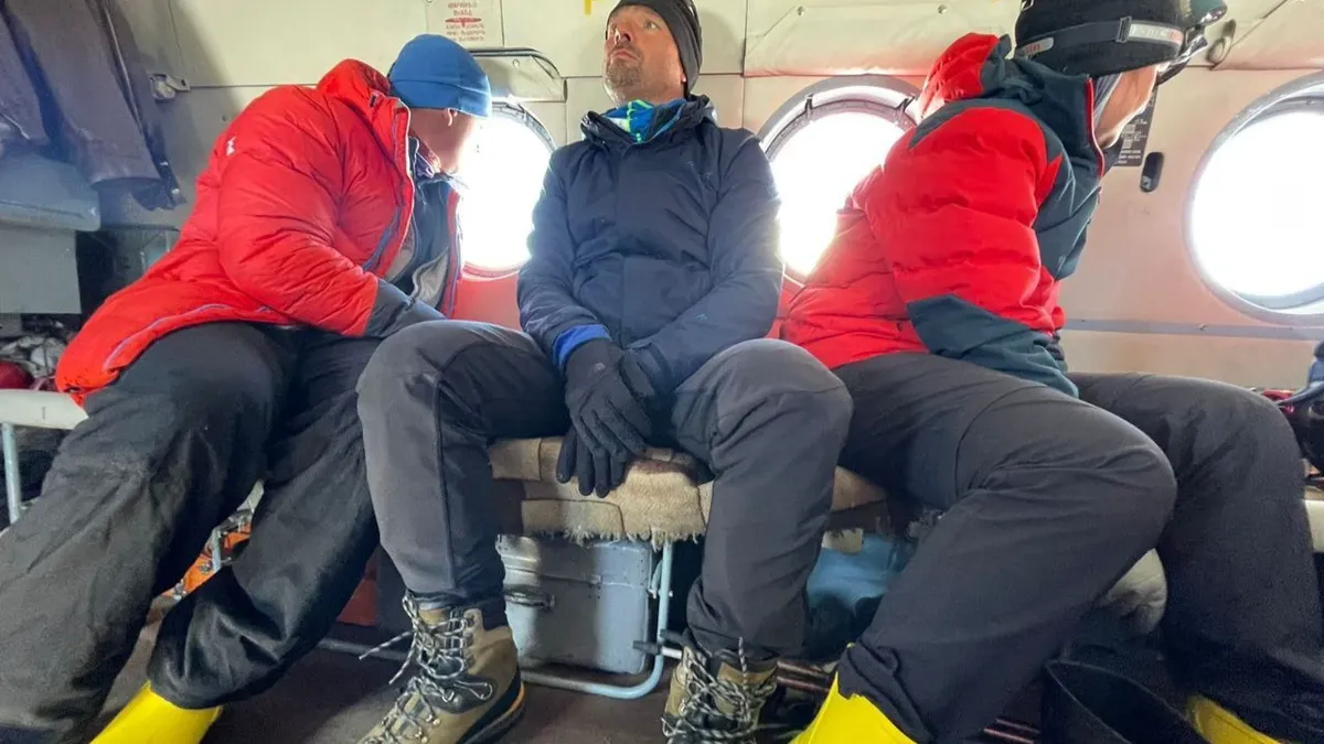 На Камчатке с вулкана Ключевская Сопка эвакуировали выживших - двух туристов и гида на вертолете доставили поселок Ключи - видео 