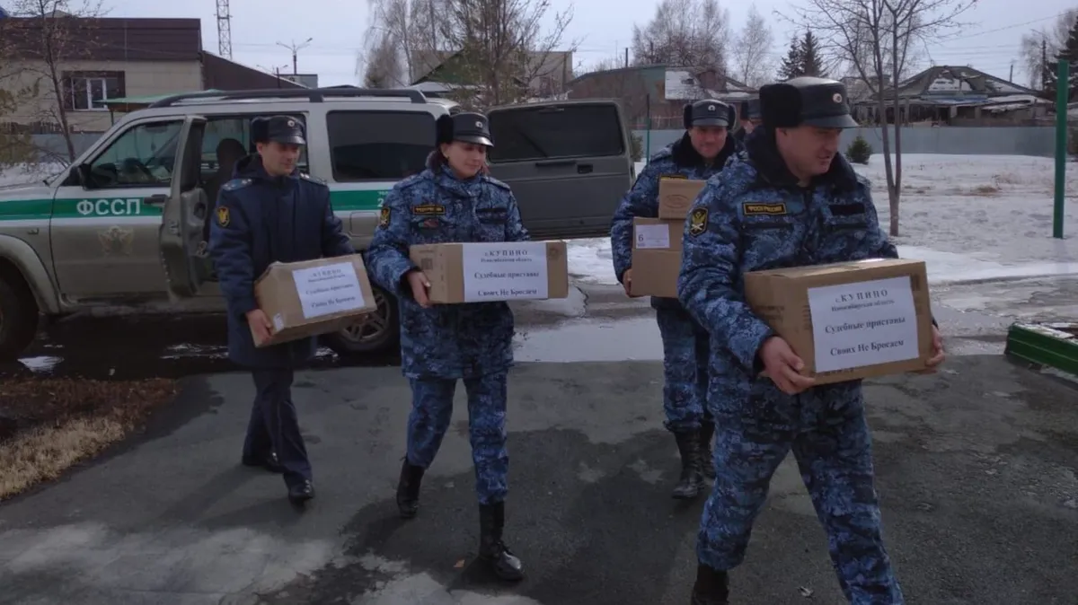 «Мы хотели хоть немного скрасить жизнь людей»: новосибирские судебные приставы передали гумпомощь донбасским беженцам