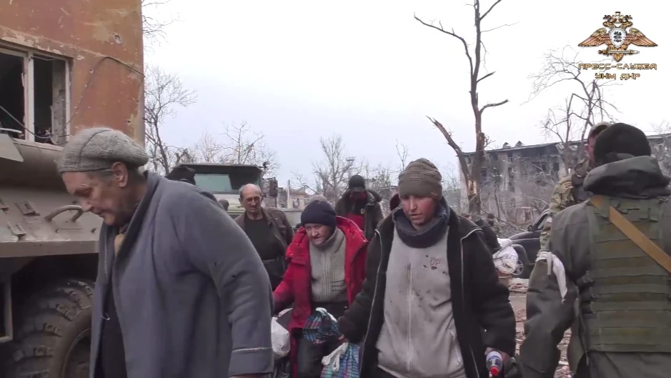 В Мариуполе с «Азовстали» эвакуированы более 140 женщин и детей. Пятеро военных ВСУ добровольно сложили оружие