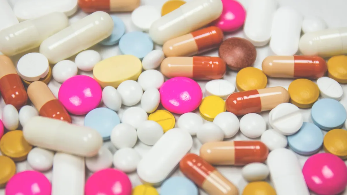Минздрав утвердил список рецептурных препаратов, которые можно будет приобрести онлайн. Фото: Pxfuel.com