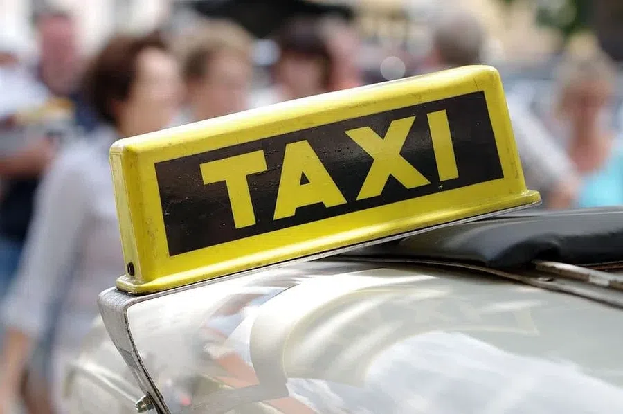 Половина таксистов в Москве являются иностранцами без российских водительских прав