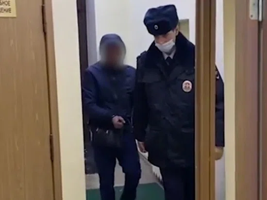 Зарубивший жену и тещу топором в Москве оказался домашним тираном. Их трупы нашли в квартире