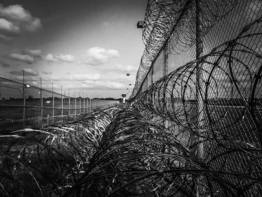 СК возбудил уголовное дело в отношении сотрудников изолятора после побега 5 заключенных