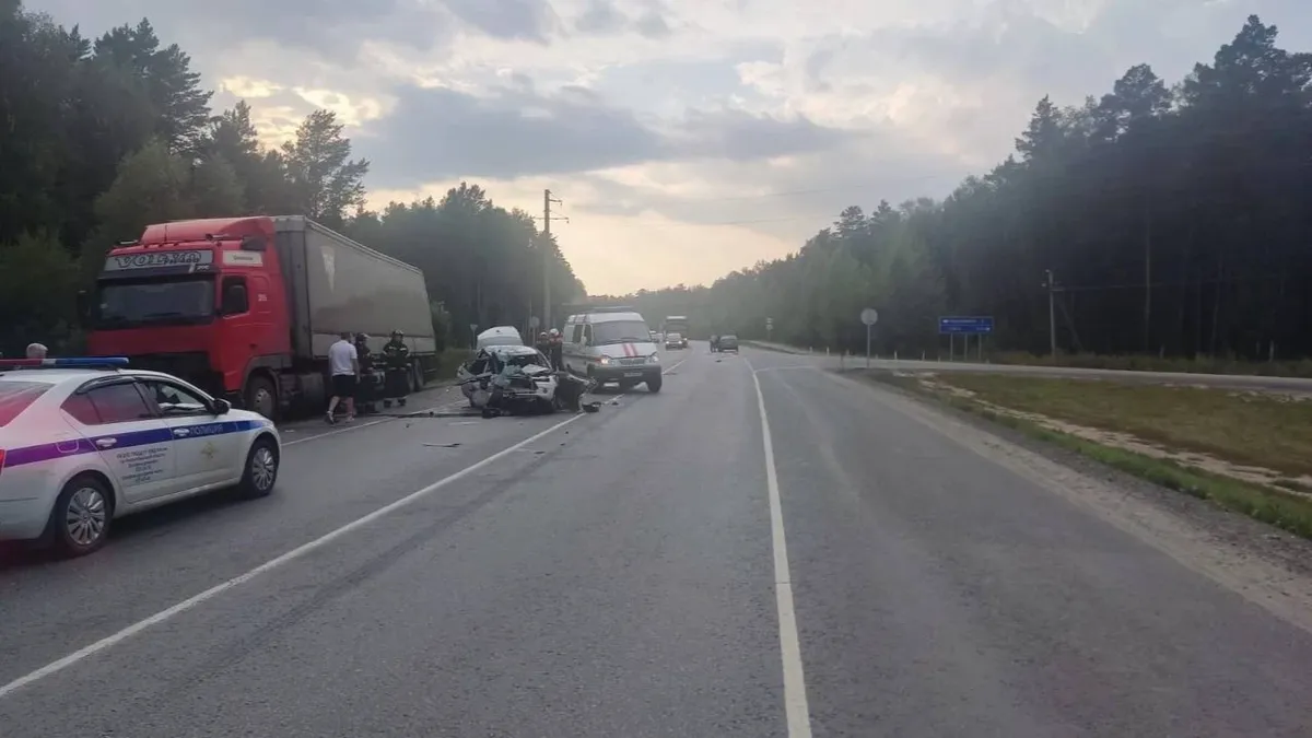 В Новосибирске на Северном объезде произошло массовое ДТП – погибли водитель и пассажирка «Лада Гранта»
 