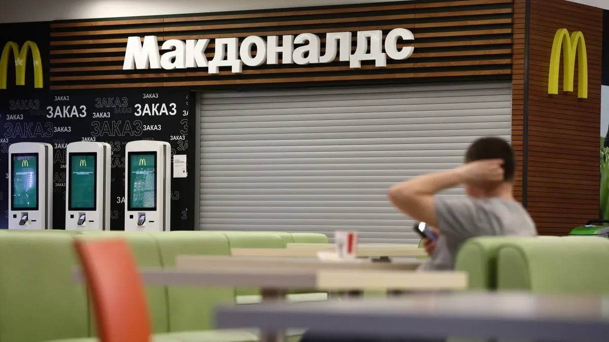 Российское подразделение McDonald's, кажется, определилось с новым названием. Компания зарегистрировала домен «Весело и вкусно»