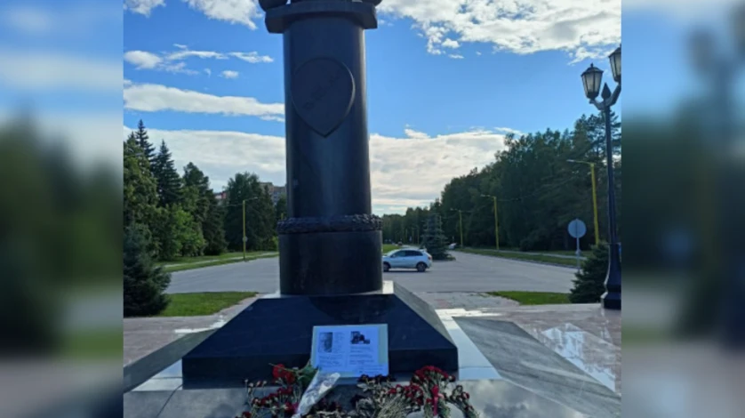 Мемориал посвященный Дмитрию Колкеру снесли. Фото: Sota