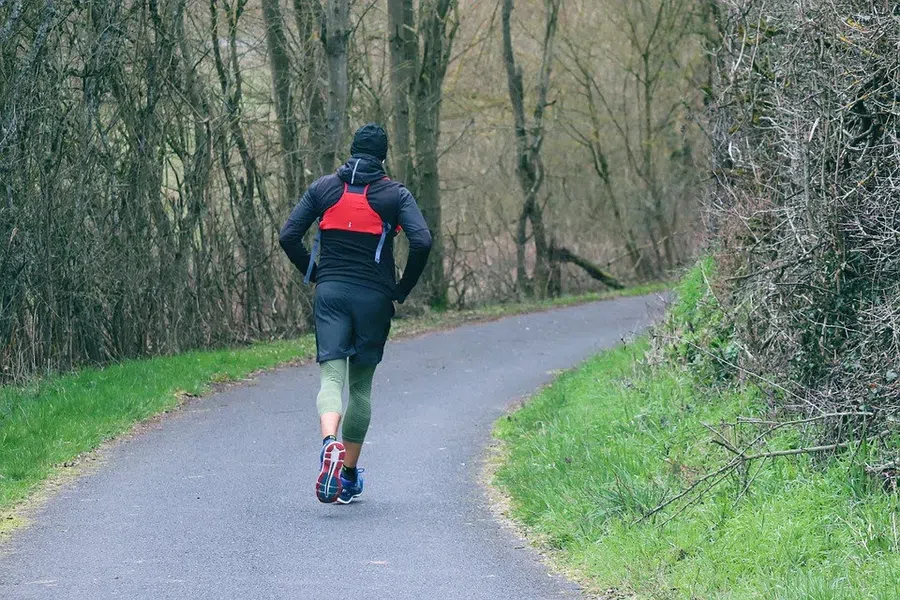 Бег на дальние дистанции: как бегать полезнее - дальше или быстрее?