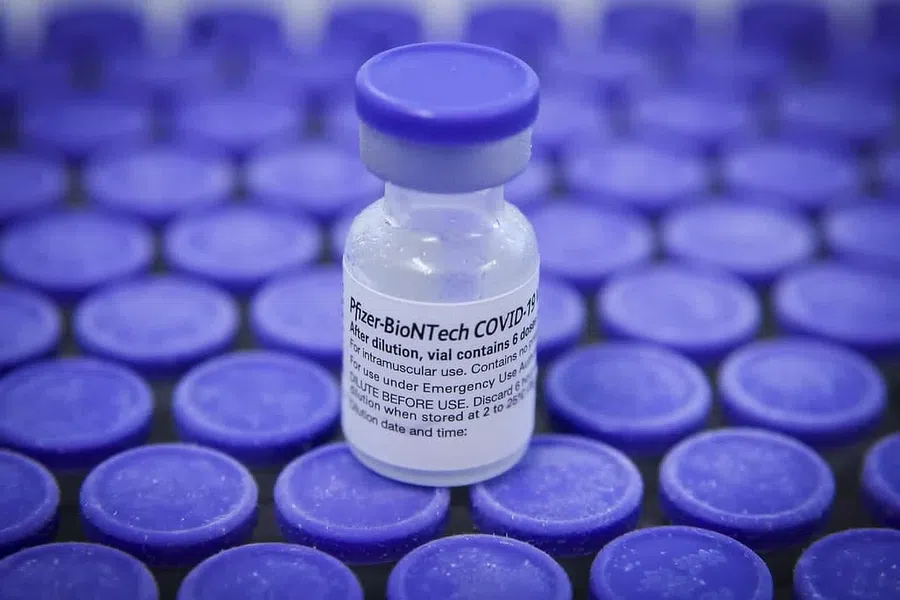Прививки от коронавируса из-за «омикрон»-штамма будут ставить еще несколько лет, предполагает Pfizer