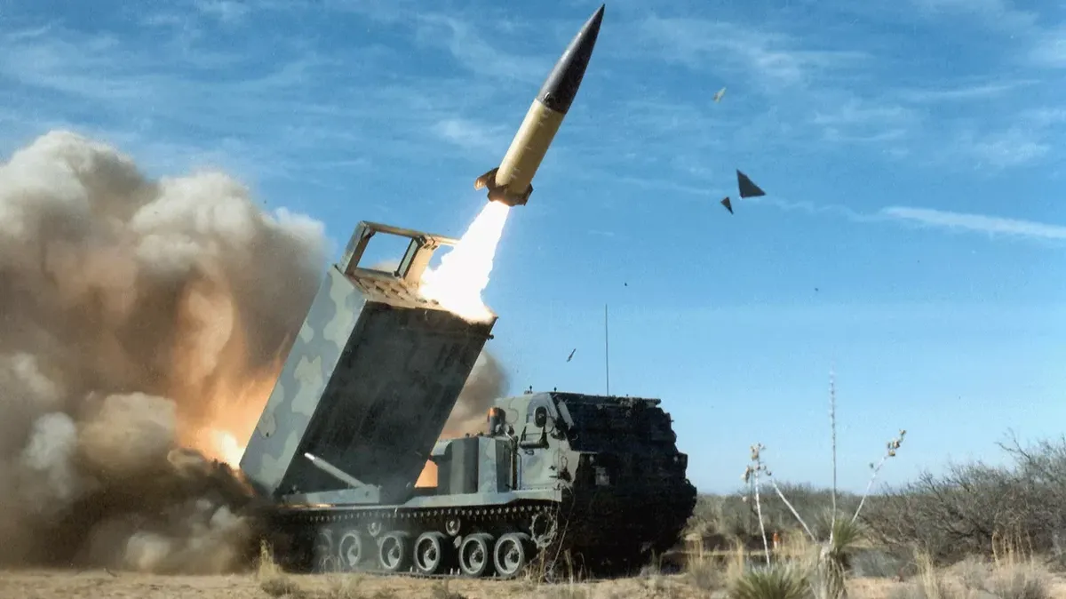 США пока не готовы поставить Украине баллистические ракеты ATACMS дальностью 300 км. Американские власти считают, что Киев ударит ими вглубь России 