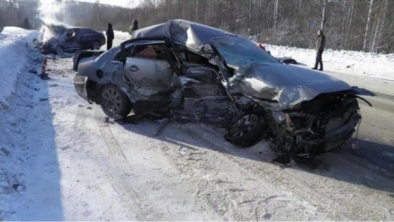 Авария, в которую попали новосибирцы, разбила машины и жизни людей