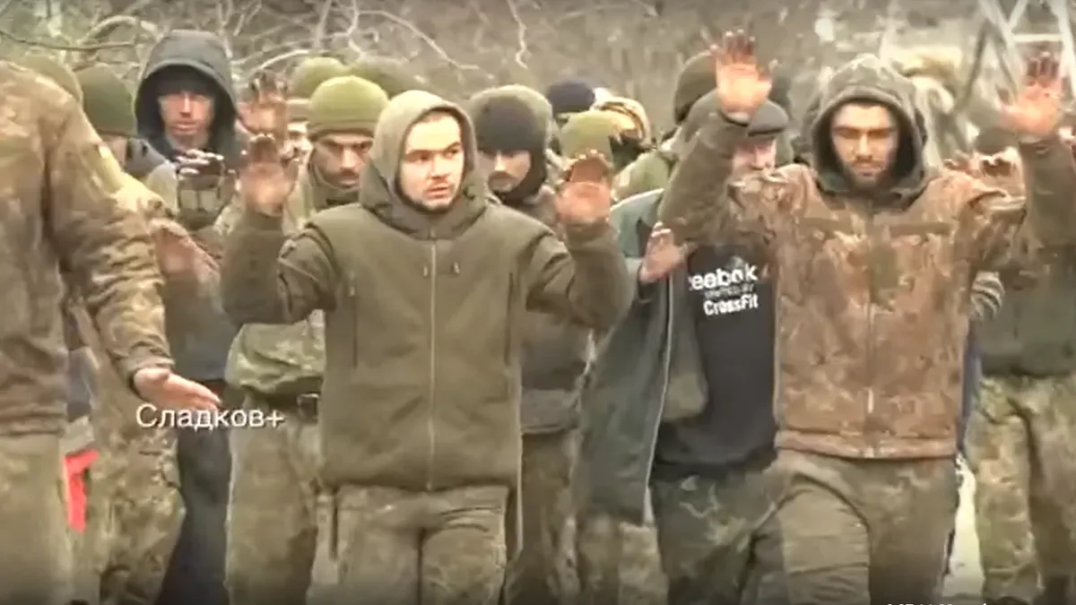 Военные ВСУ тысячи сдаются в Мариуполе. Военкор Сладков показывает их на видео и обещает еще 30 тысяч пленных в донбасском котле