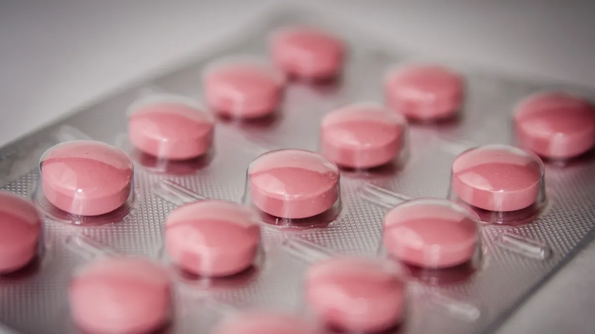 Новосибирцы массово жалуются на нехватку популярного антибиотика в аптеках 