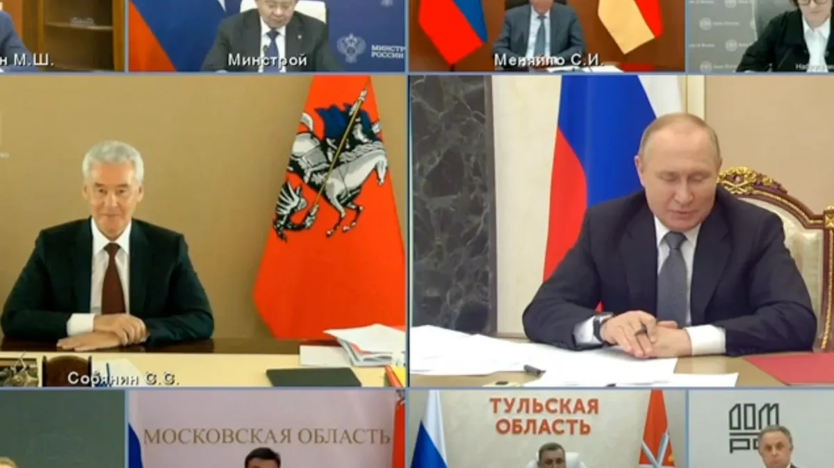 Владимир Путин поздравил Сергея Собянина с 64-летием во время заседания президиума Госсовета
