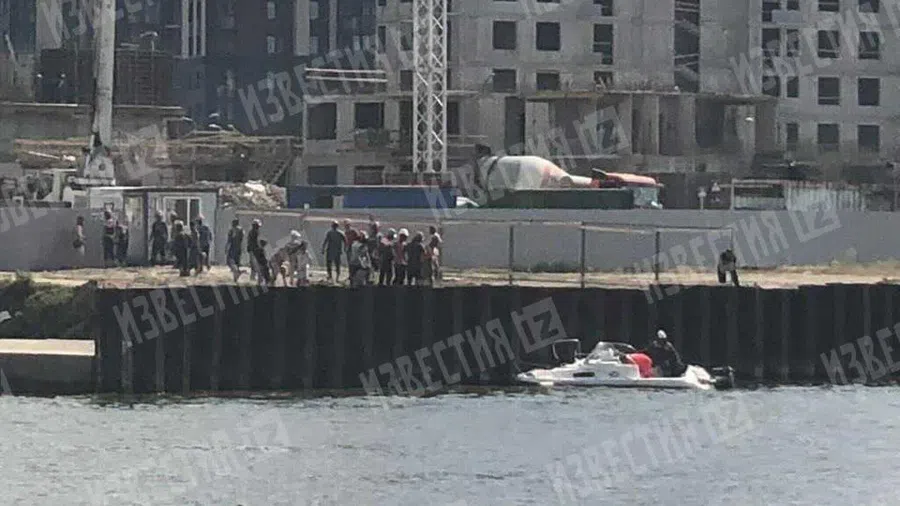 Прогулочный катер врезался в бетонную опору моста в Петербурге. Среди пострадавших дети