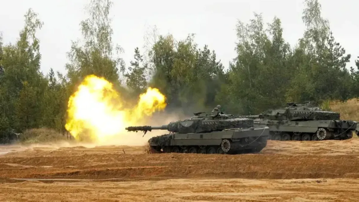 Танки Leopard 2 во время учений на военных полигонах Адажи, Латвия, лас-год. Фото: Интс Калниньш/Reuters